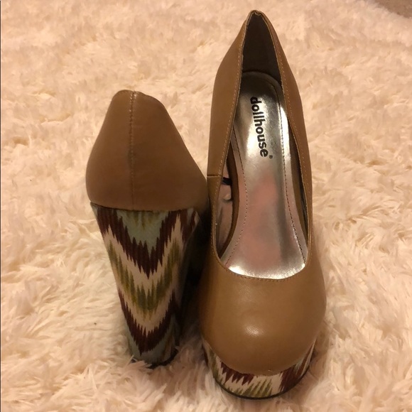 Dollhouse tan wedge heels! - Picture 2 of 3